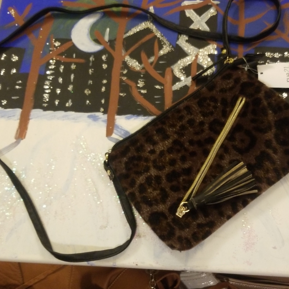 6x9 cheetah print crossbody - Picture 2 of 3
